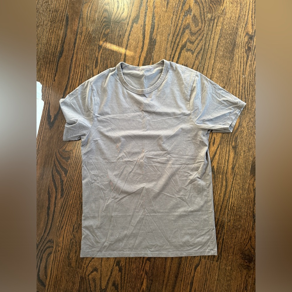 Lululemon men’s tshirt